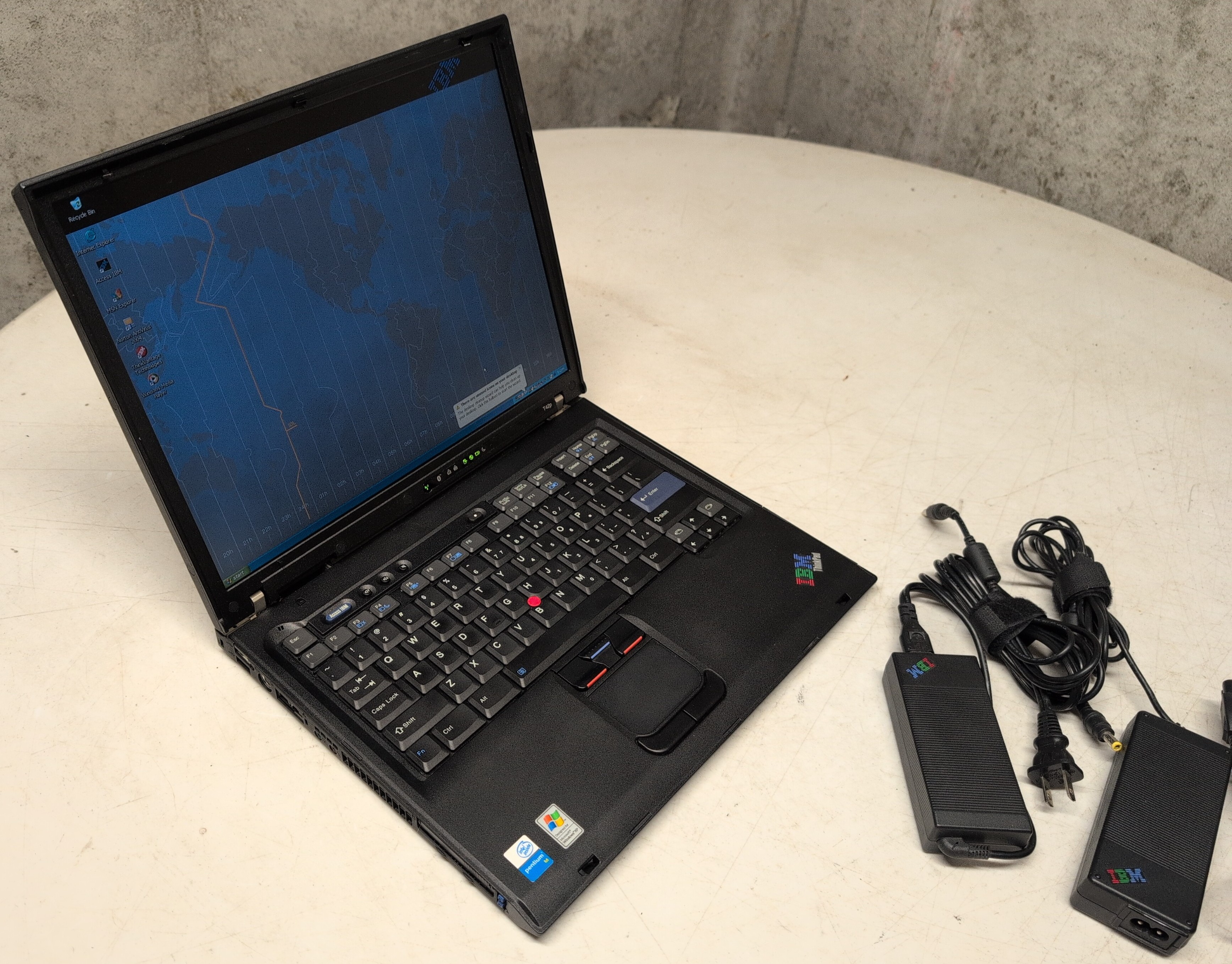 15" IBM ThinkPad T42p Flexview Vintage Windows XP Laptop