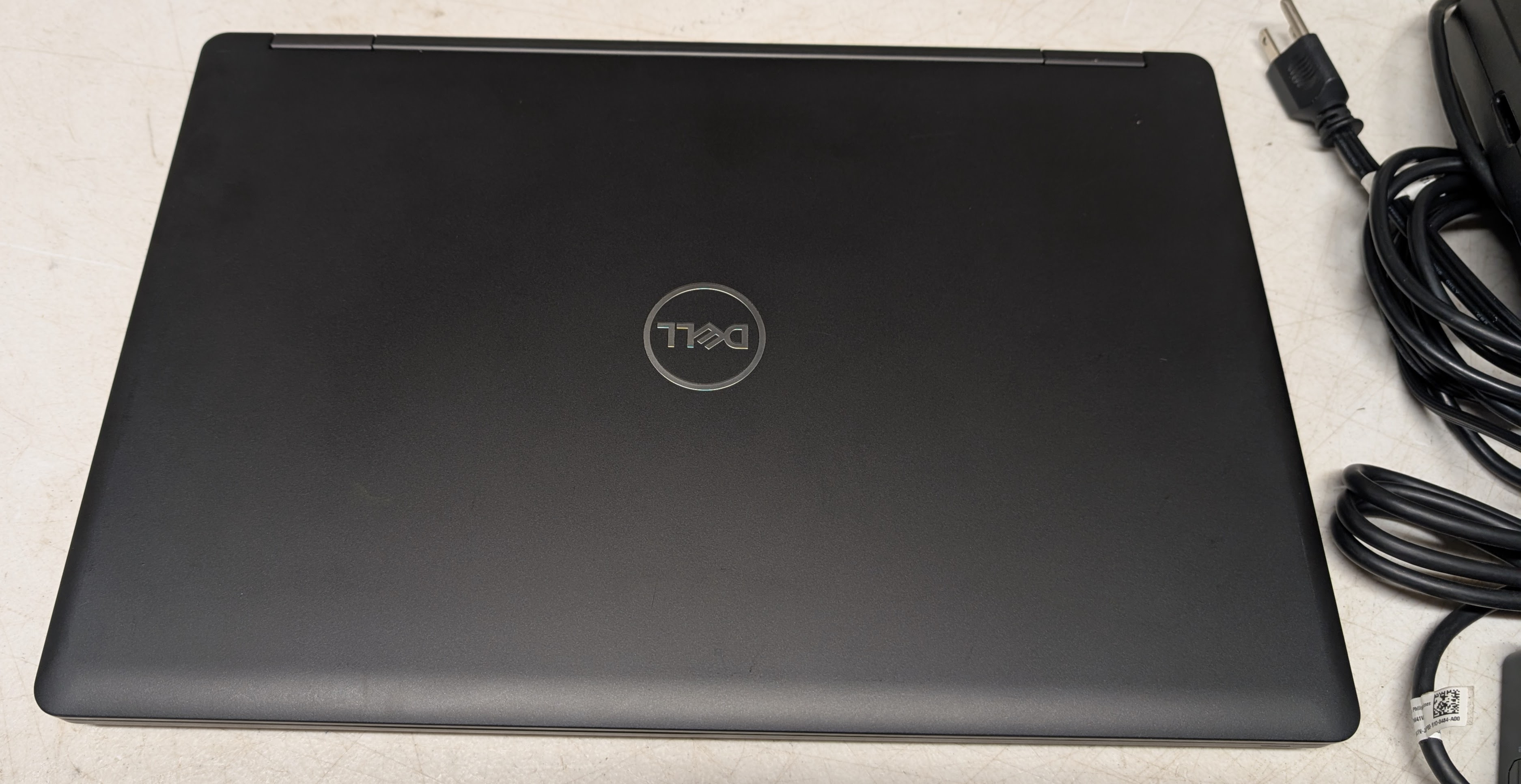 Dell Latitude 5590 i5 laptop w/ 24GB of RAM, dock, Windows 11
