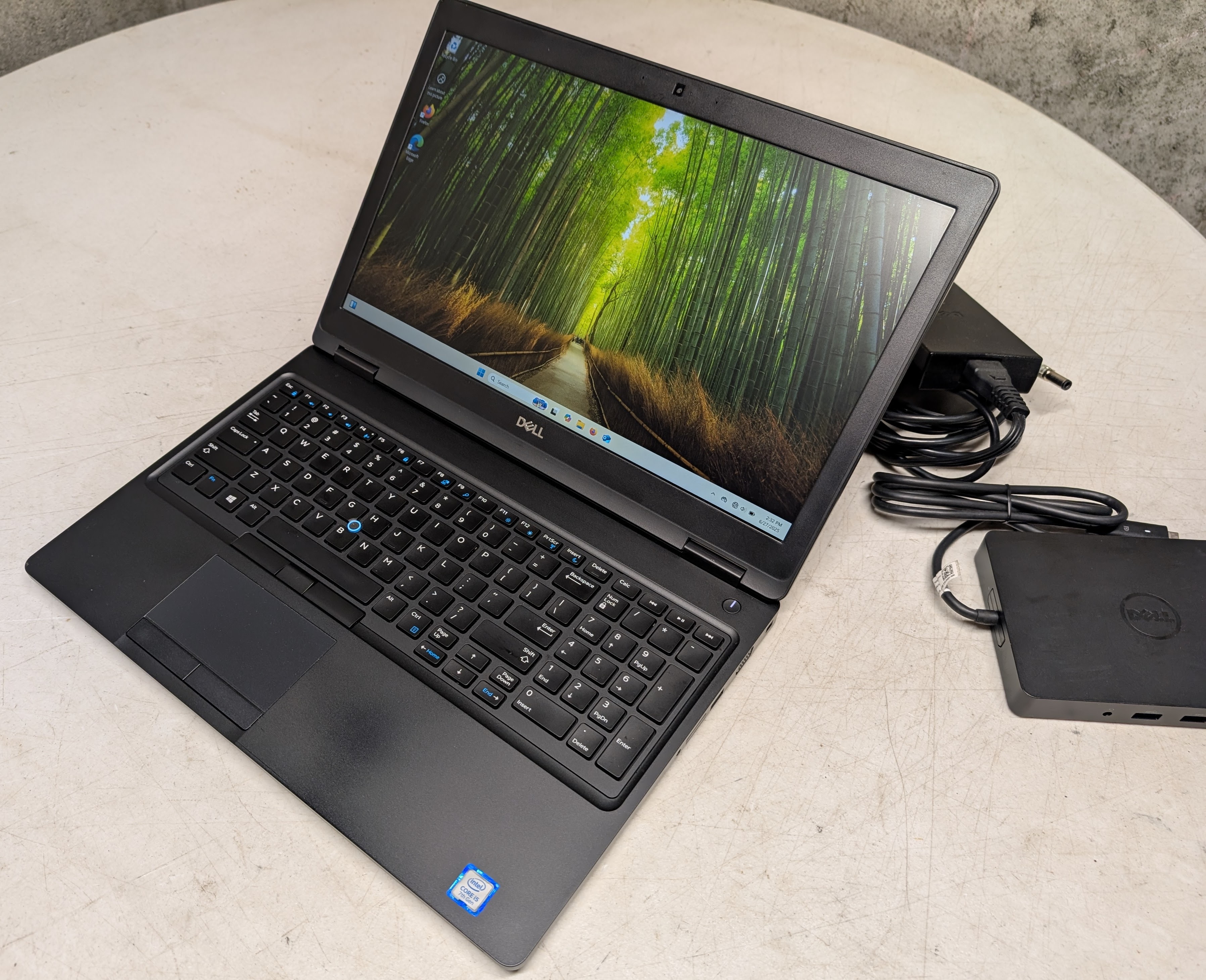 Dell Latitude 5590 i5 laptop w/ 24GB of RAM, dock, Windows 11