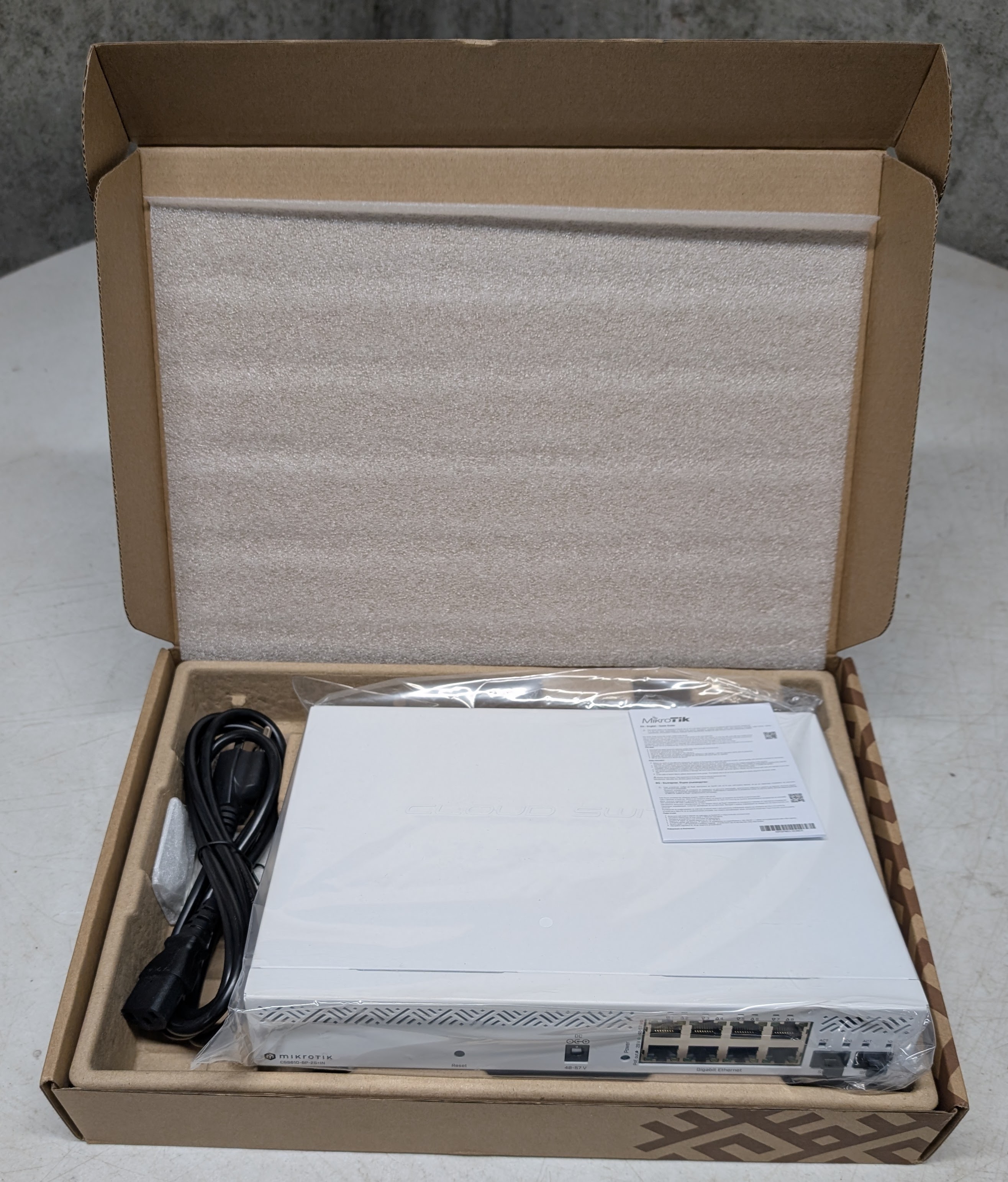 Mikrotik CSS610-8P-2S+IN 8 Port Gigabit PoE Switch