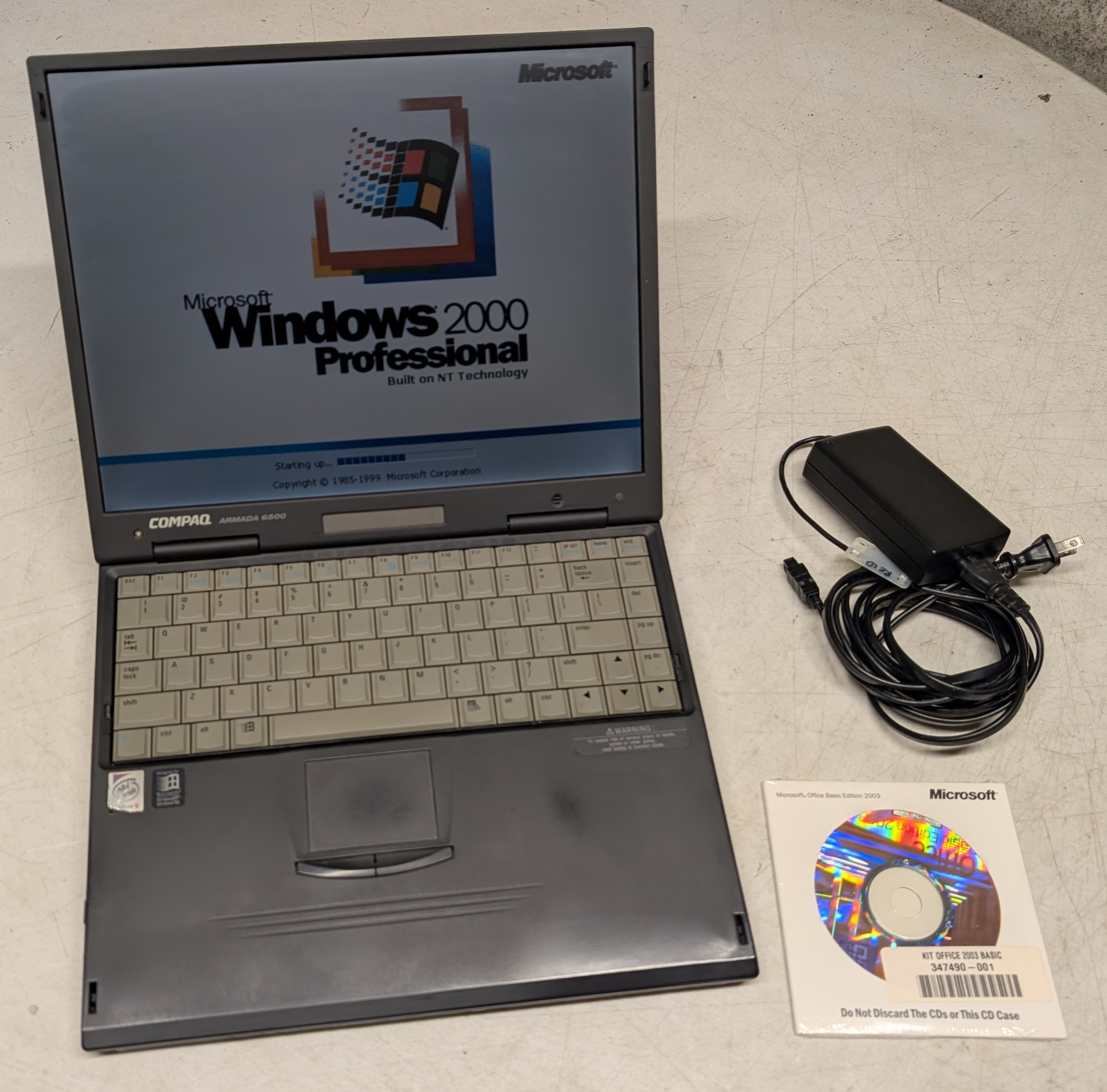 Compaq Armada 6500 Windows 2000 Laptop Pentium II
