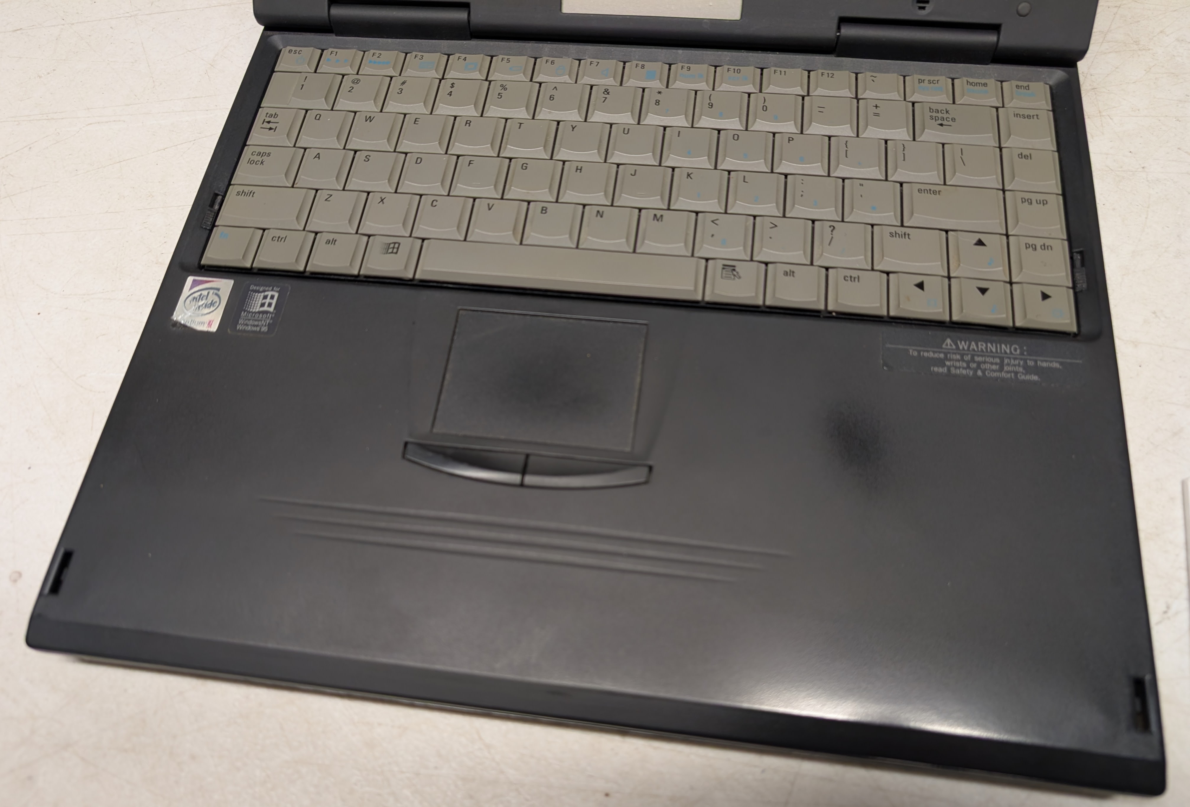 Compaq Armada 6500 Windows 2000 Laptop Pentium II