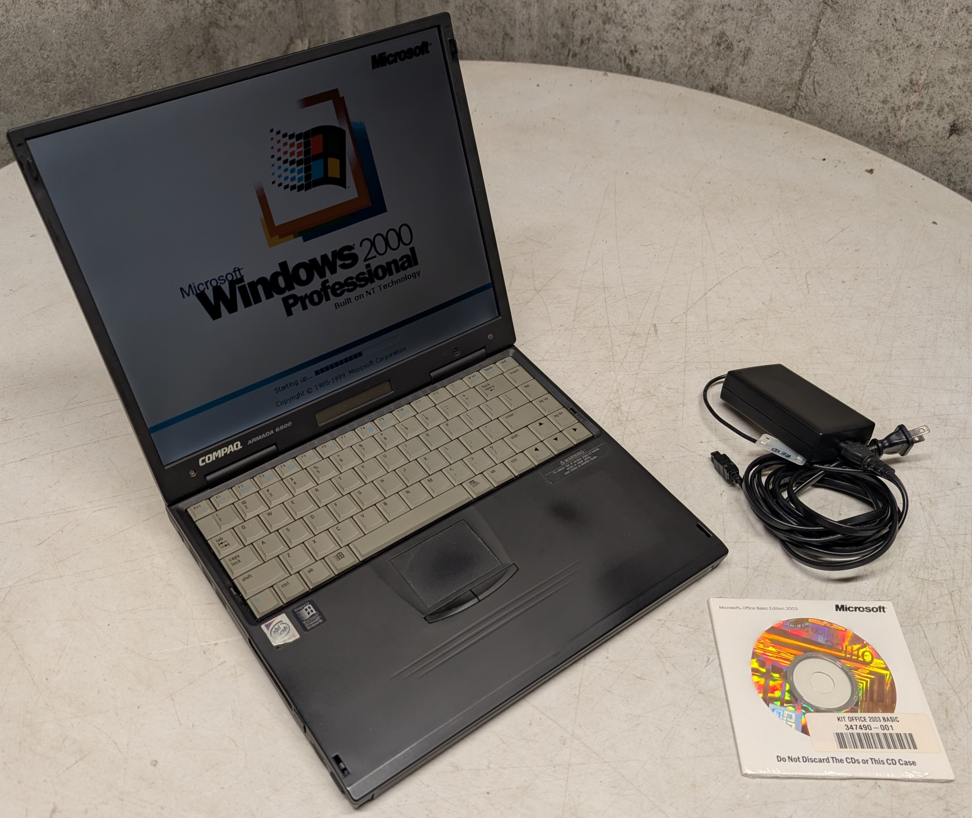 Compaq Armada 6500 Windows 2000 Laptop Pentium II