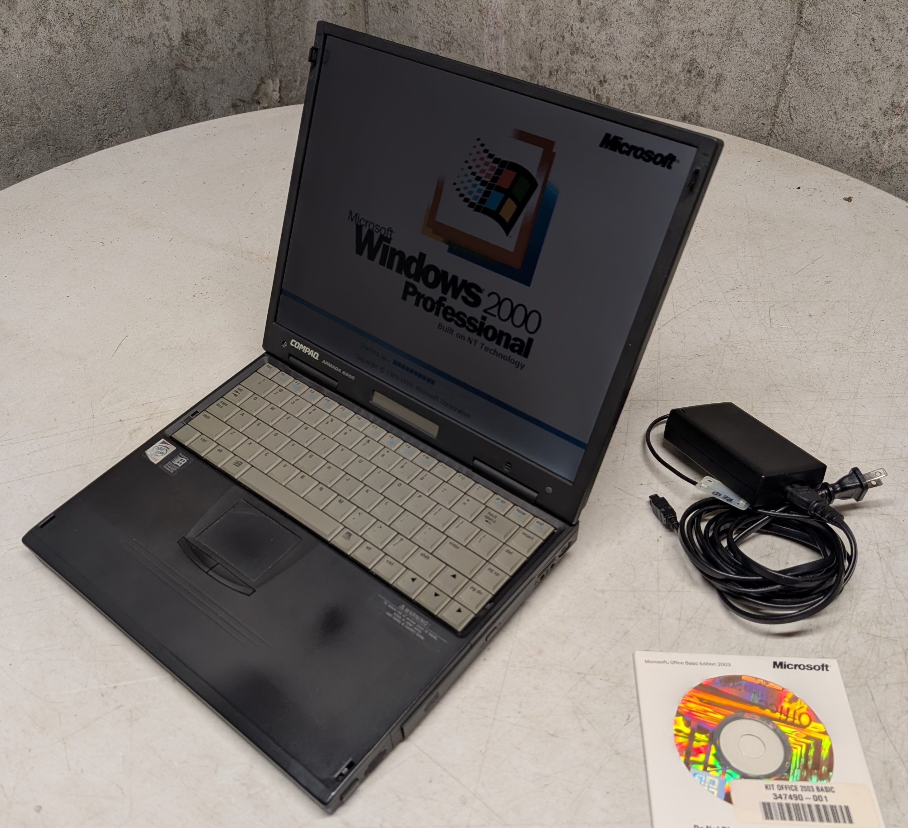 Compaq Armada 6500 Windows 2000 Laptop Pentium II
